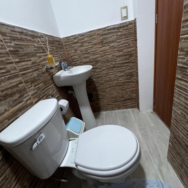 Huanchaco House - Double Room with Private Bathroom - 23