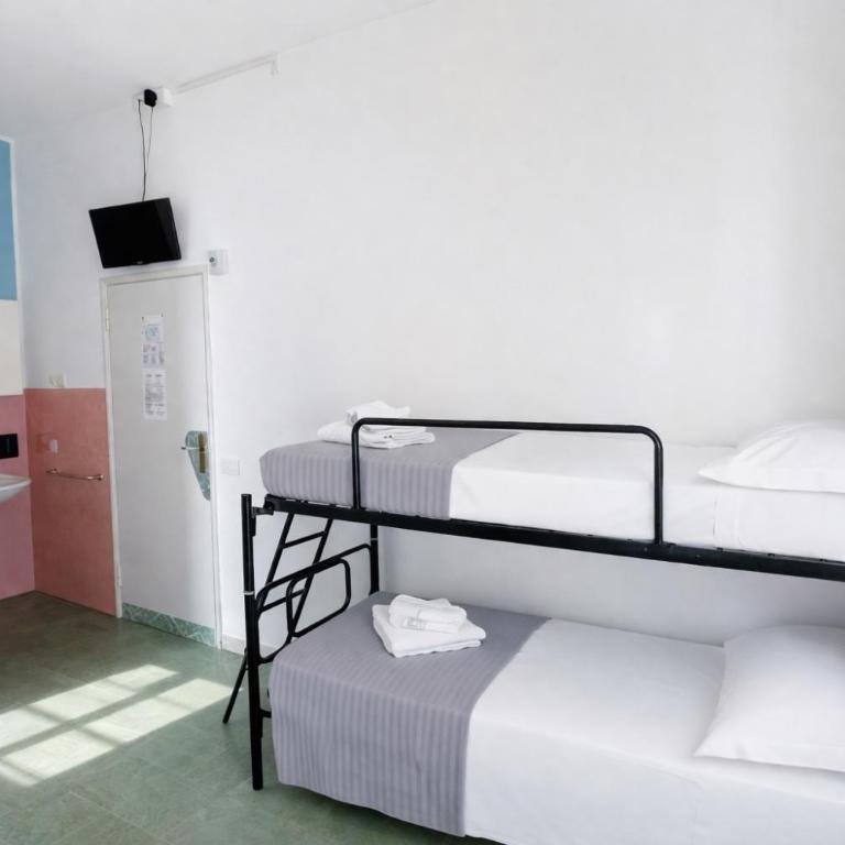 Hotel Aloha dipendenza Villa Silvie Rose - Camera Quadrupla - 4