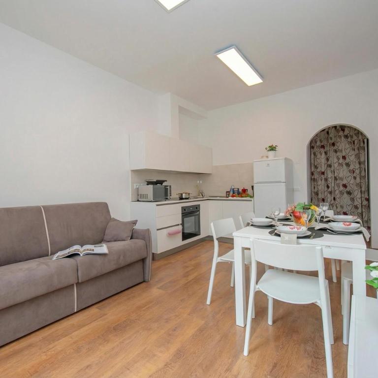 Residenza Rocca del Lago - Happy Rentals - Appartamento con Vista Lago - 11