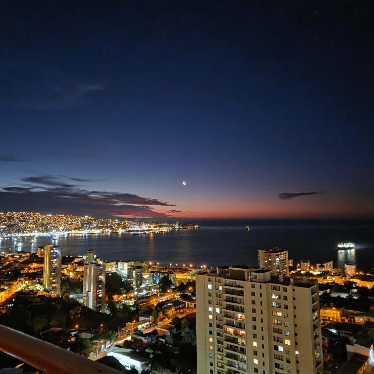 Escapada romántica al Puerto de Valparaiso - Three-Bedroom Apartment - 1