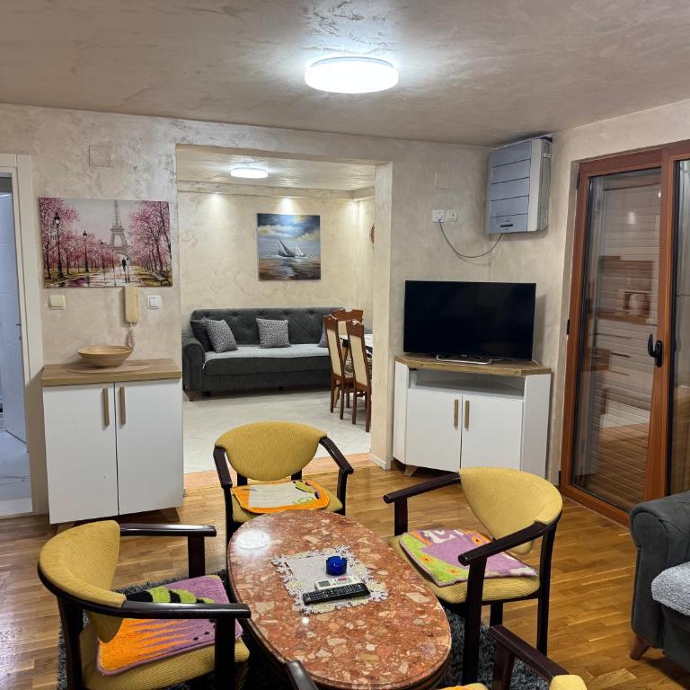 Prime Location Budva Newly Renovated Apartment - Apartman sa 3 Spavaće Sobe - 1