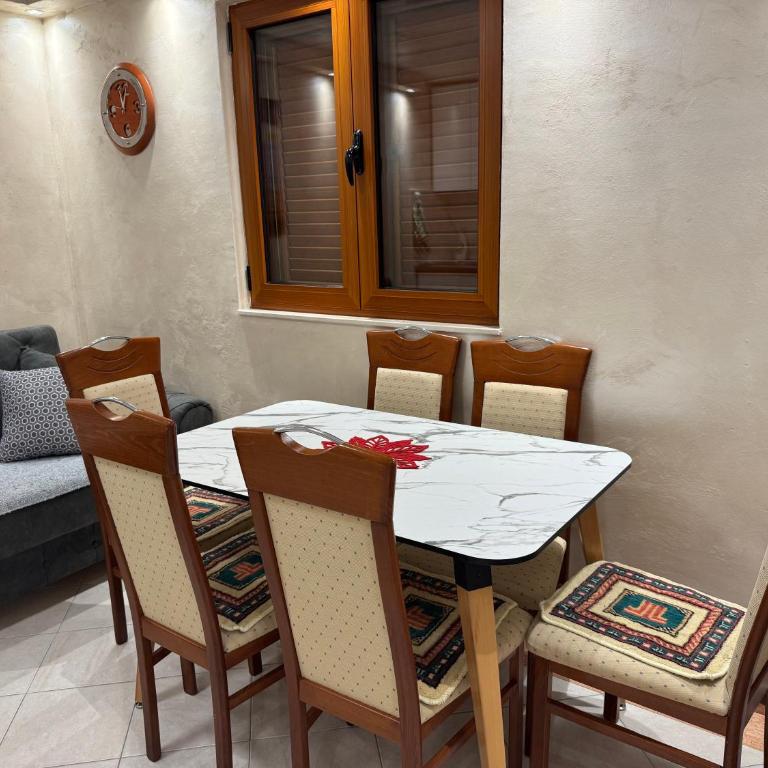 Prime Location Budva Newly Renovated Apartment - Apartman sa 3 Spavaće Sobe - 10