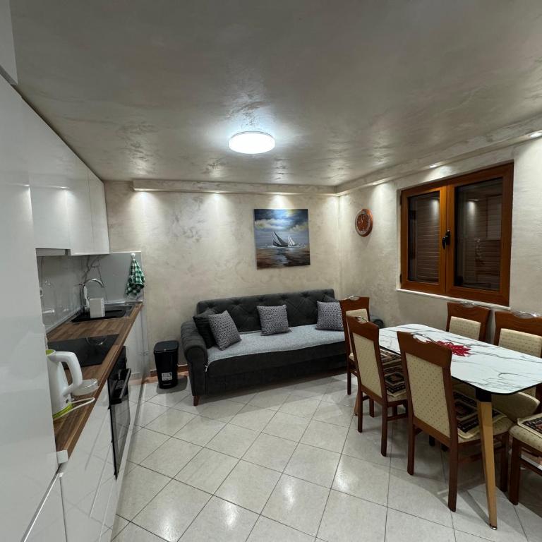 Prime Location Budva Newly Renovated Apartment - Apartman sa 3 Spavaće Sobe - 14
