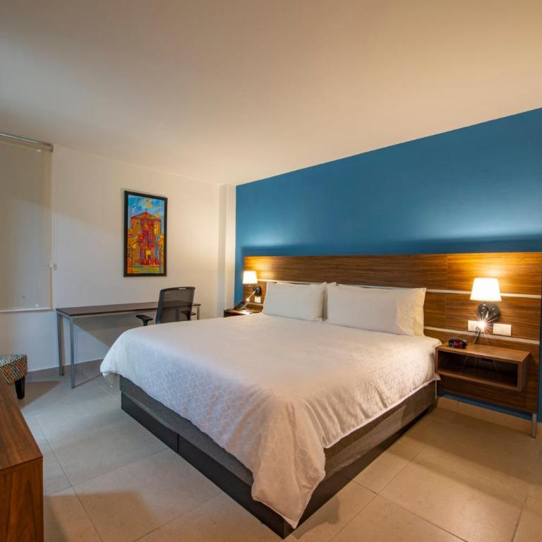 Holiday Inn Express Merida Centro by IHG - Standard King Room - 5