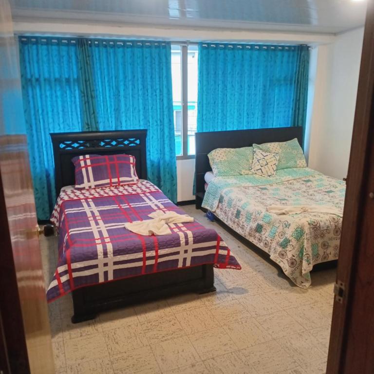 Hotel la esmeralda chiquinquira - Habitación Familiar con baño - 5
