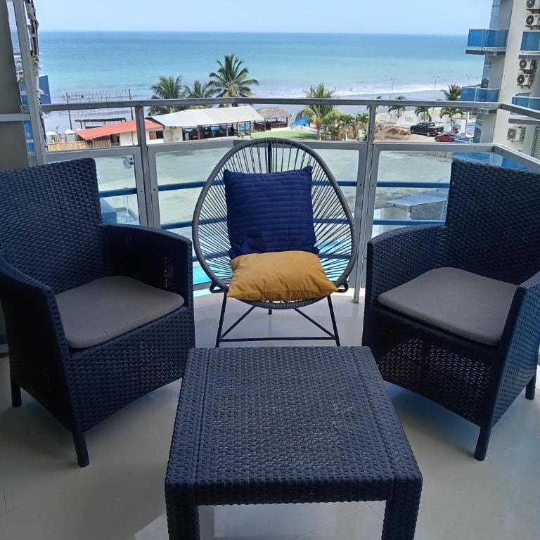 Hermoso amplio y cómodo departamento en la playa - Three-Bedroom Apartment - 1