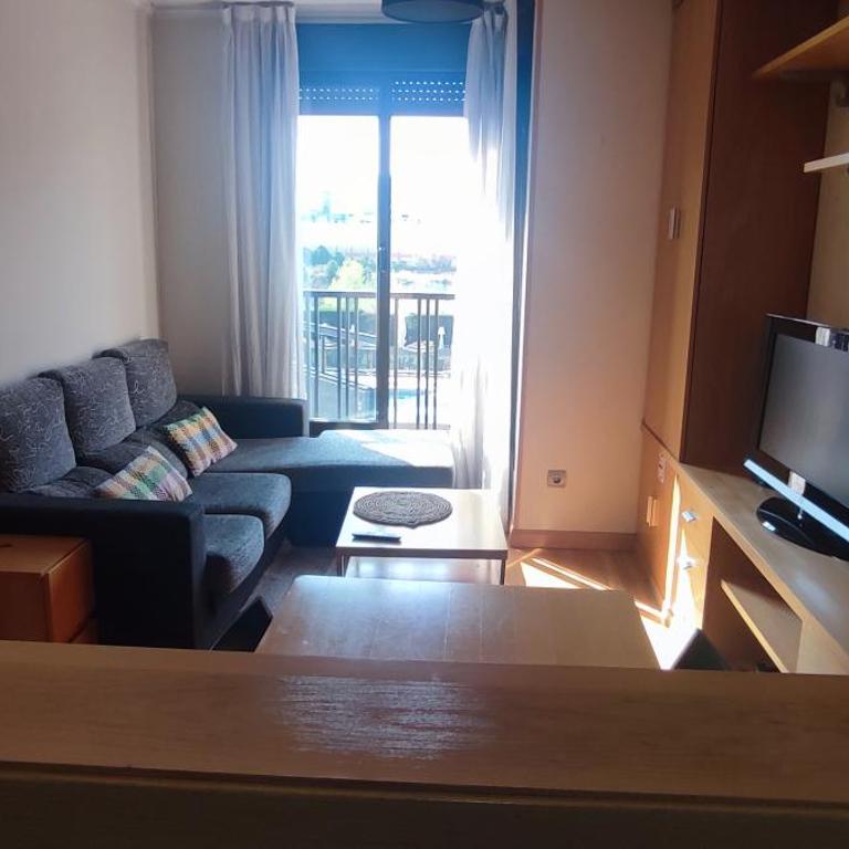 Apartamento luminoso cerca de Plenilunio y aeropuerto con garaje, piscina y vigilancia 24h, se hace factura si es necesario - Apartamento de 1 dormitorio - 2