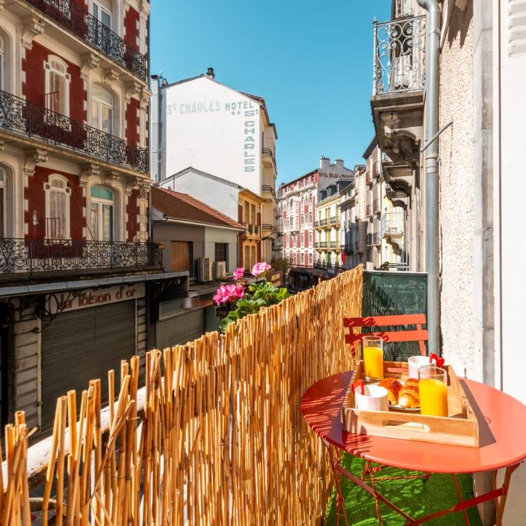 2 pièces coup de cœur, balcon ensoleillé, 5 min à pied du sanctuaire - Appartement 1 Chambre avec Balcon et Vue sur la Ville - 2