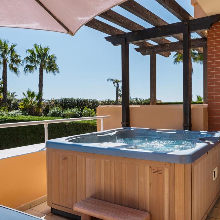 Malibu Mansions by the beach by ALFRESCO STAYS - Apartamento Deluxe de 2 dormitorios con vistas al jardín - 3