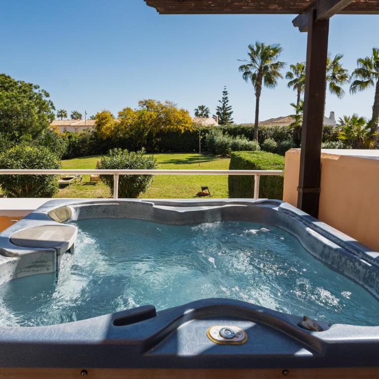 Malibu Mansions by the beach by ALFRESCO STAYS - Apartamento Deluxe de 2 dormitorios con vistas al jardín - 1