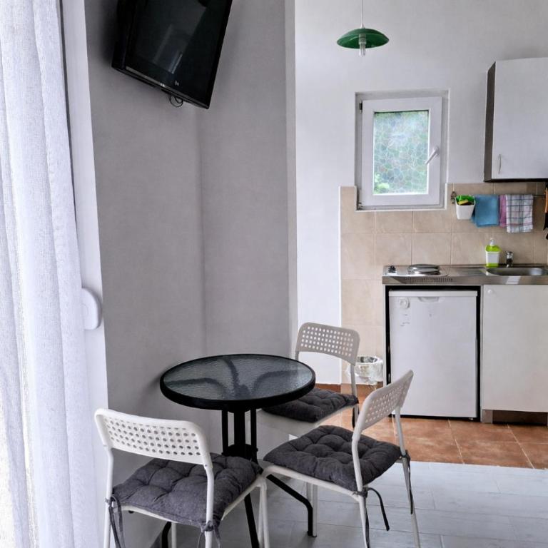 Apartments Kaludjerovic - Studio with Garden View - 2
