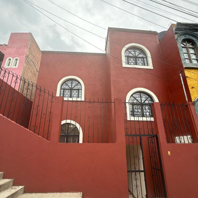 Casa Amplia con hermosa vista y estacionamiento privado - Five-Bedroom House - 3