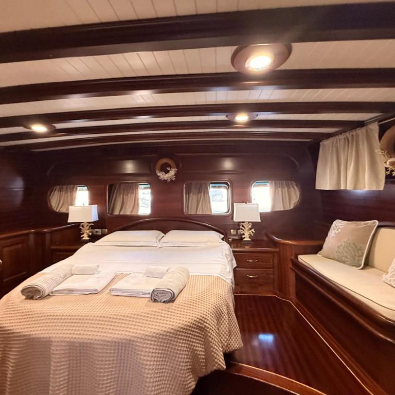 Caicco Silver Star 2 by Blue Marine - Camera Queen - 3