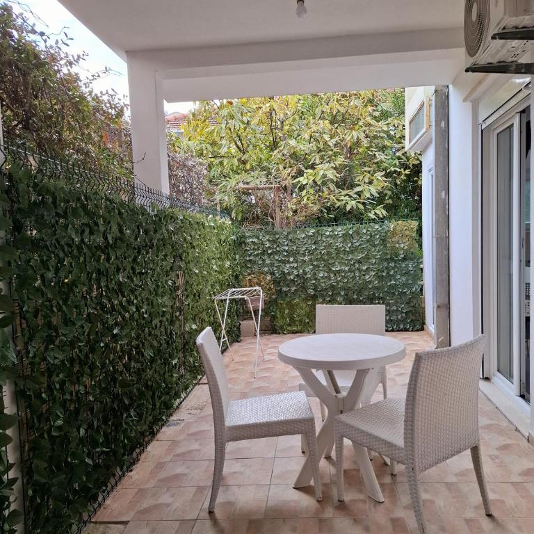 Apartments Kaludjerovic - Studio with Garden View - 10