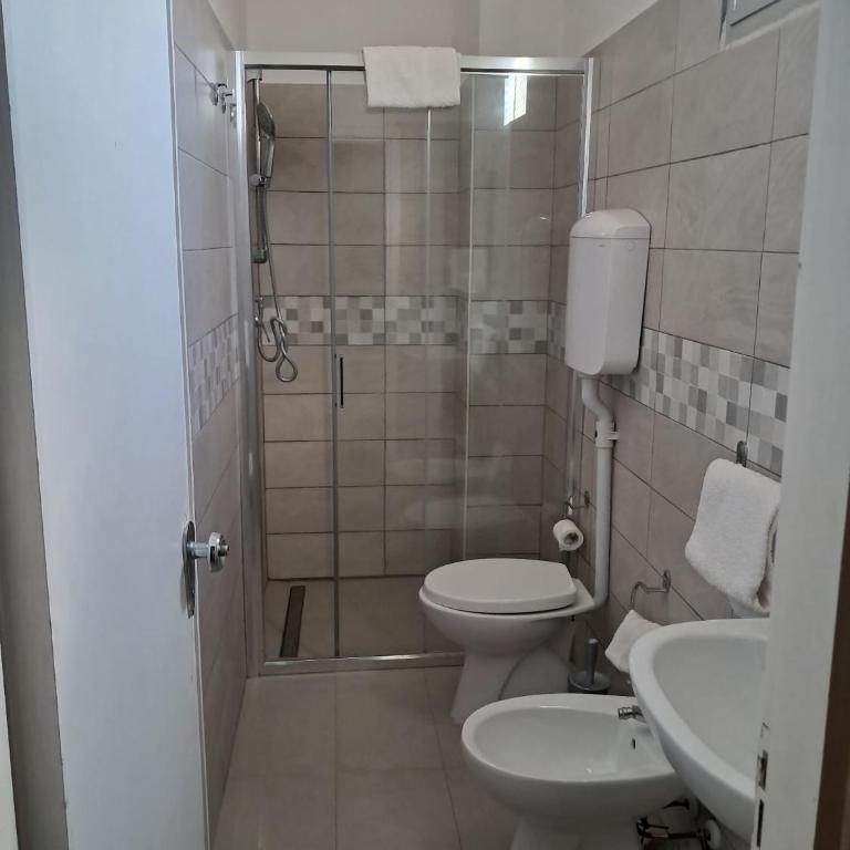 Expo Fiera Beach Jasmine - Camera Familiare con Bagno in Comune - 1