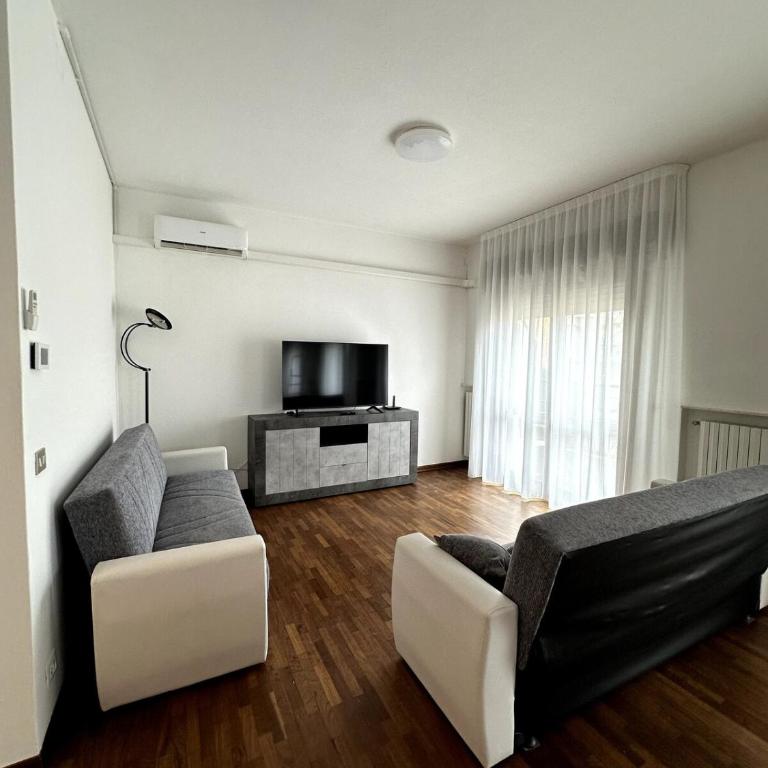 Appartamento Trieste - Appartamento con 2 Camere da Letto - 2