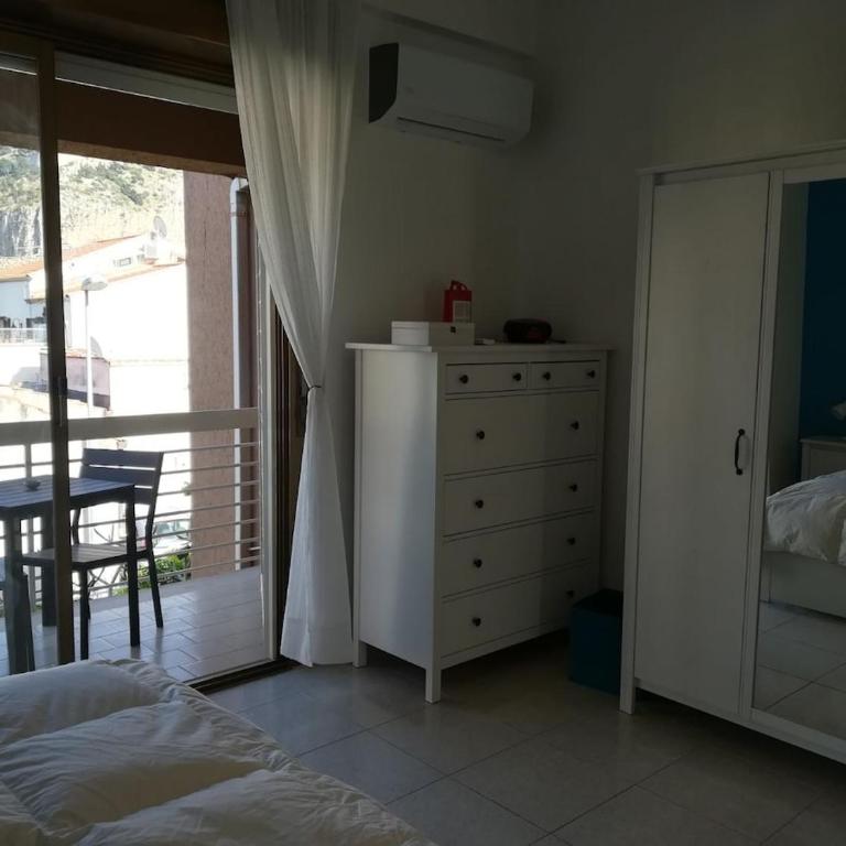 Ninni Mondello House-Terrace & Free Parking - Two-Bedroom House - 7