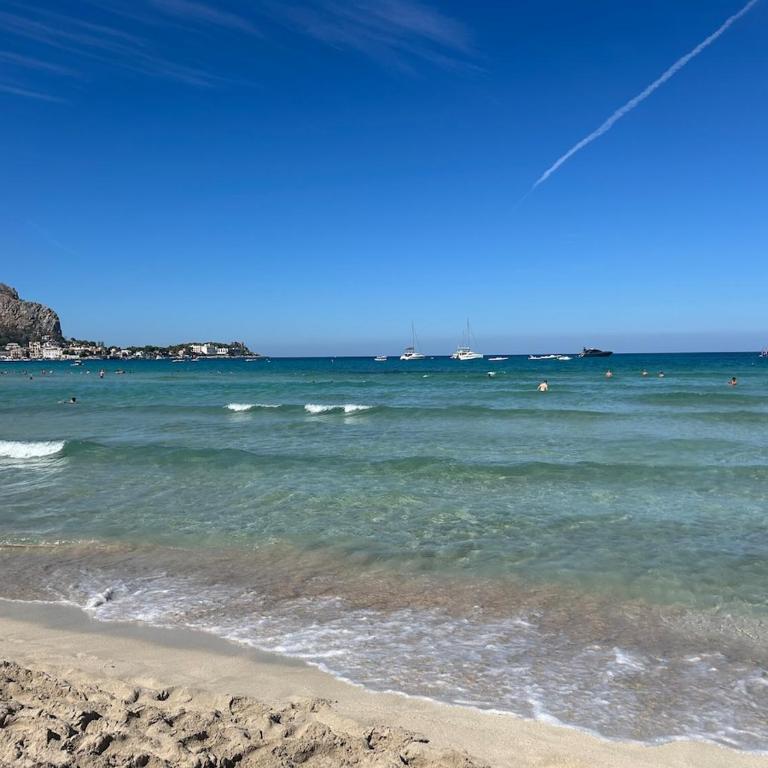 Ninni Mondello House-Terrace & Free Parking - Two-Bedroom House - 9