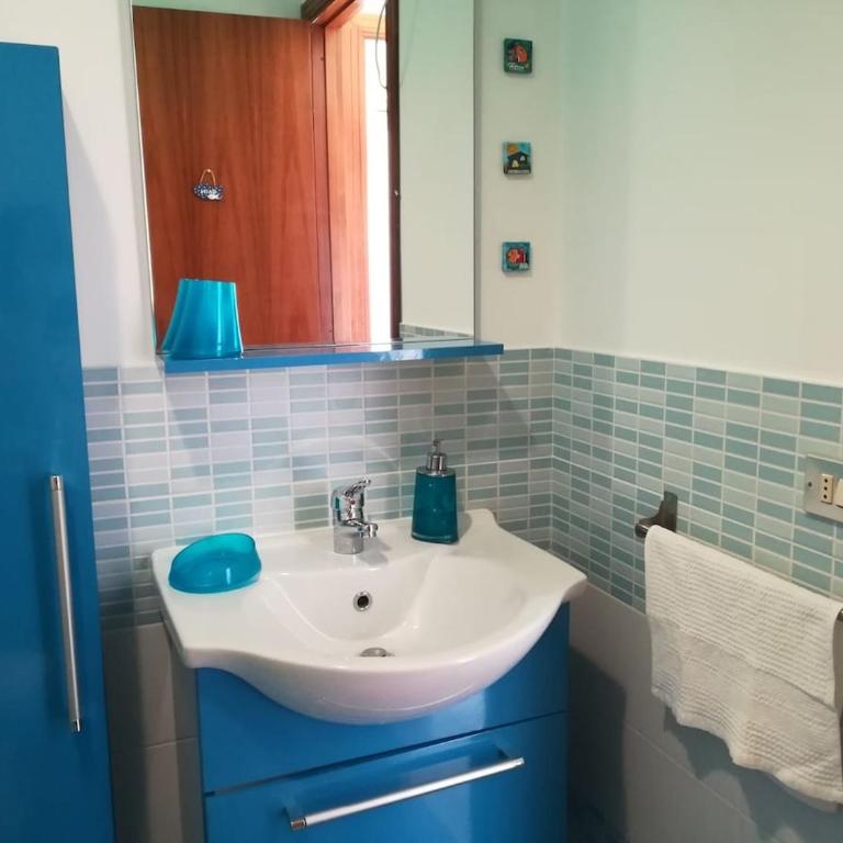 Ninni Mondello House-Terrace & Free Parking - Two-Bedroom House - 20