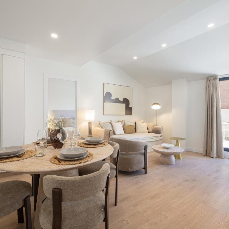 PAYPE Fuengirola by AORA STAY - Two-Bedroom Penthouse Apartment with Private Terrace - 5