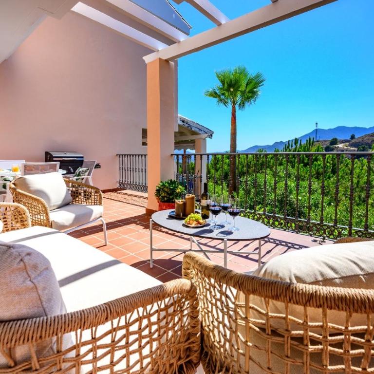 VILLA INTMA - GOLF - POOLS - Málaga,Marbella, Fuengirola - Fully Equipped - Three-Bedroom Townhouse - 5