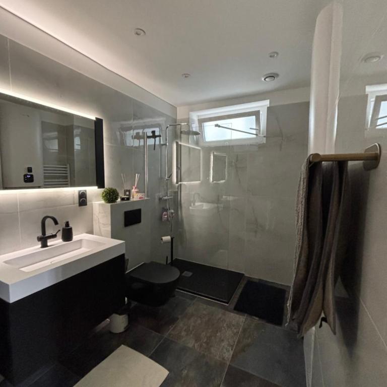 Luxury, newly renovated, 2-room apartment, Banana - Deluxe Apartment mit 1 Schlafzimmer - 29