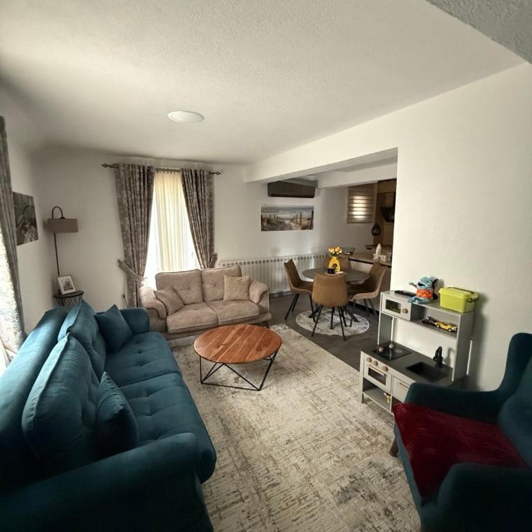 Studios Merdović - Two-Bedroom Apartment with Balcony and Terrace - 10