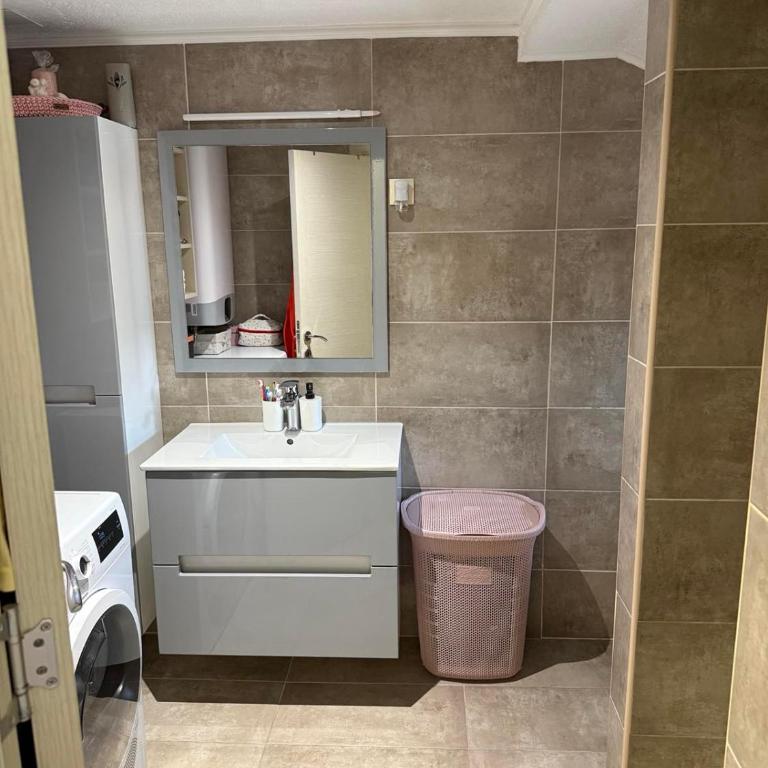 Studios Merdović - Two-Bedroom Apartment with Balcony and Terrace - 8