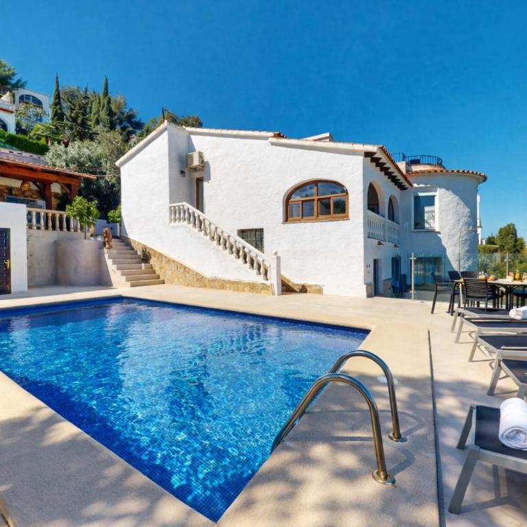 Villa León en Denia, vacaciones con barbacoa en terraza, piscina privada y vistas al Mediterráneo by Family Homes - Villa de 6 dormitorios - 1