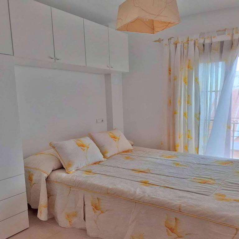 Apartamentos Coral-Mar en el centro de Nerja - Apartamento de 1 Dormitorio con balcón y vistas a la ciudad - 4