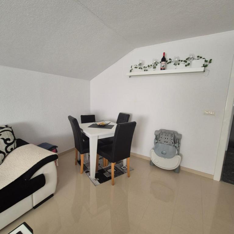 Apartman IN - Two-Bedroom Apartment - 7