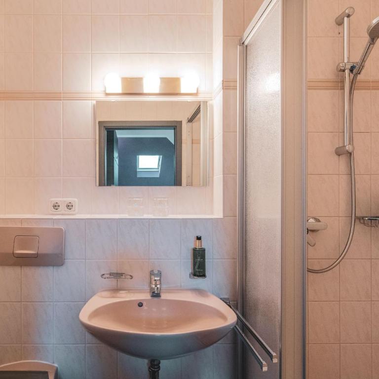 Villa Dora Petit Hôtel - Junior Suite mit Balkon - 6