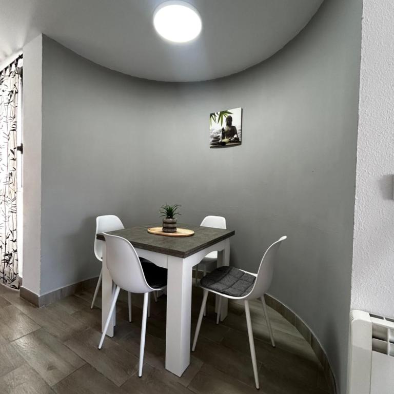 Ático en el centro de Salou con gran piscina comunitaria - Apartamento de 1 dormitorio - 4