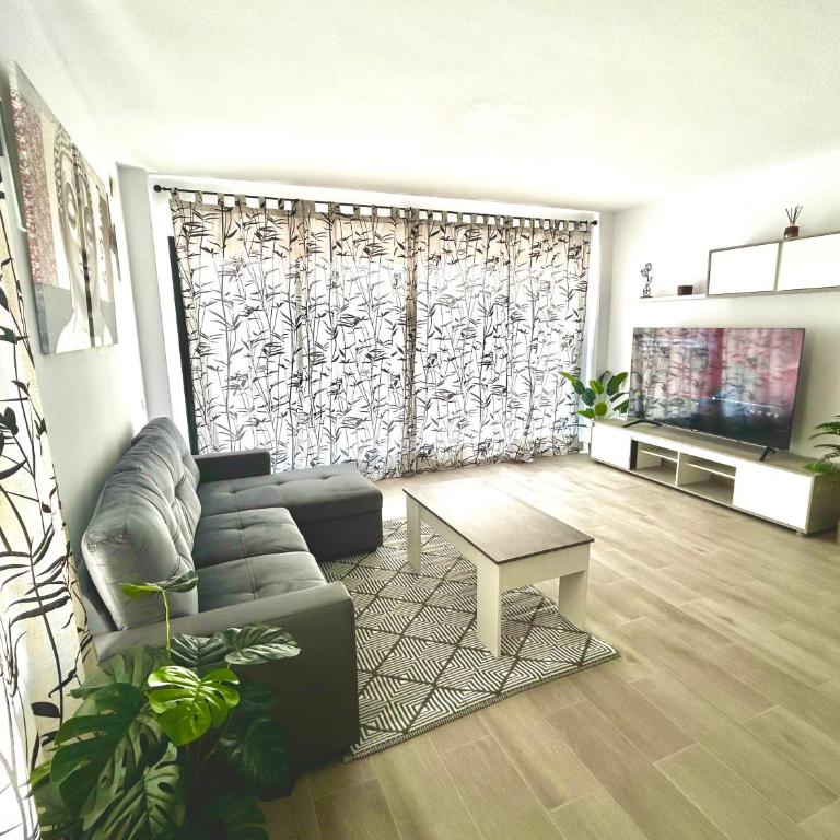 Ático en el centro de Salou con gran piscina comunitaria - Apartamento de 1 dormitorio - 1
