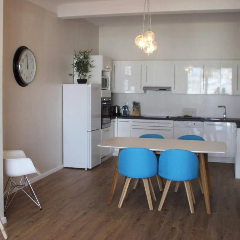 Fully AC, Port-view, 2 min beach and Palais - Apartment - 8