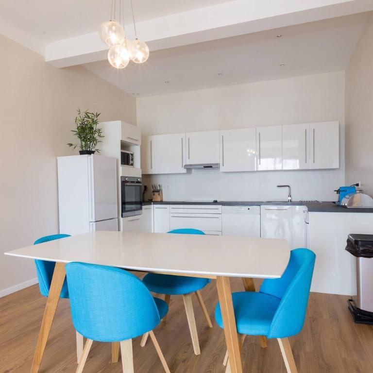 Fully AC, Port-view, 2 min beach and Palais - Apartment - 12