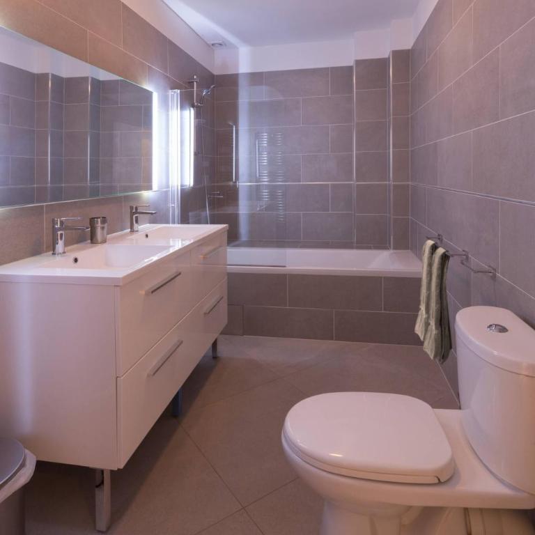 Fully AC, Port-view, 2 min beach and Palais - Apartment - 18