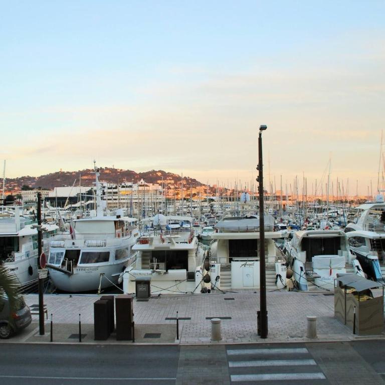 Fully AC, Port-view, 2 min beach and Palais - Apartment - 23