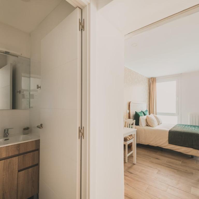 Apartamentos Santa Eugenia B - One-Bedroom Apartment - 11