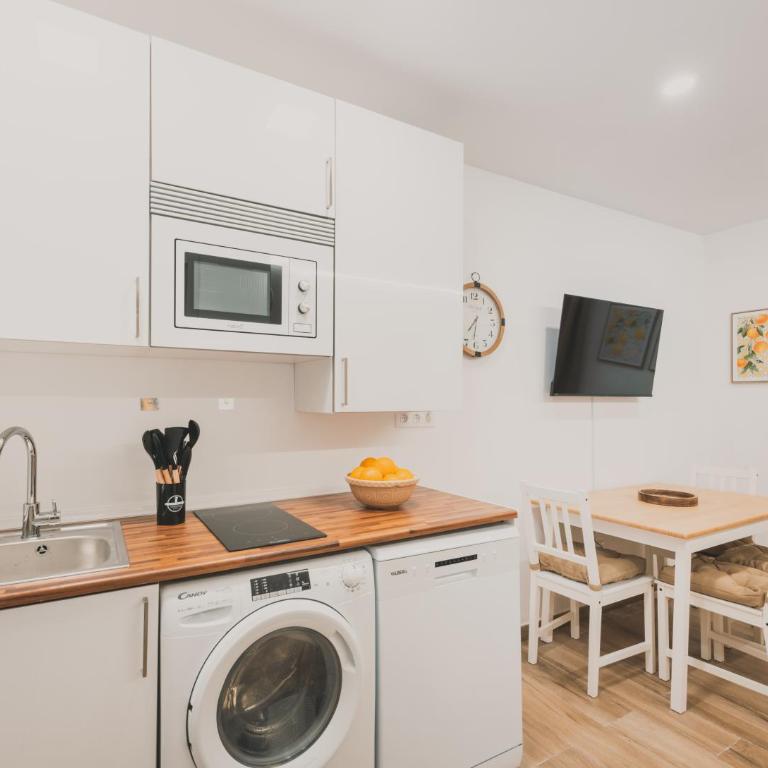 Apartamentos Santa Eugenia C - Three-Bedroom Apartment - 14
