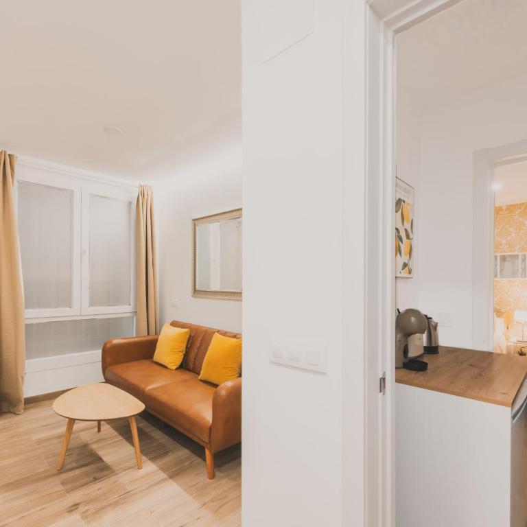 Apartamentos Santa Eugenia C - Three-Bedroom Apartment - 13