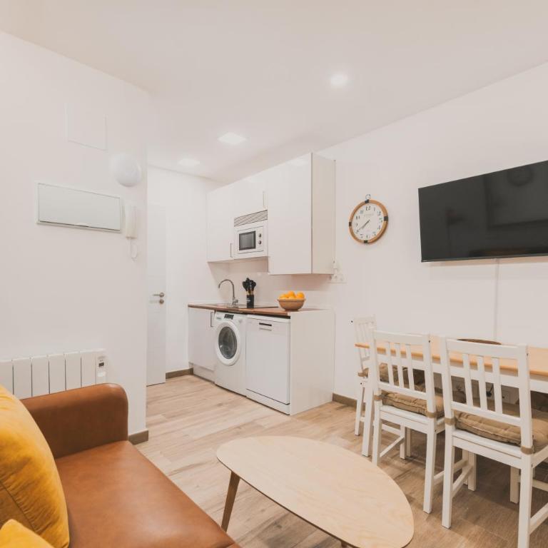 Apartamentos Santa Eugenia C - Three-Bedroom Apartment - 18