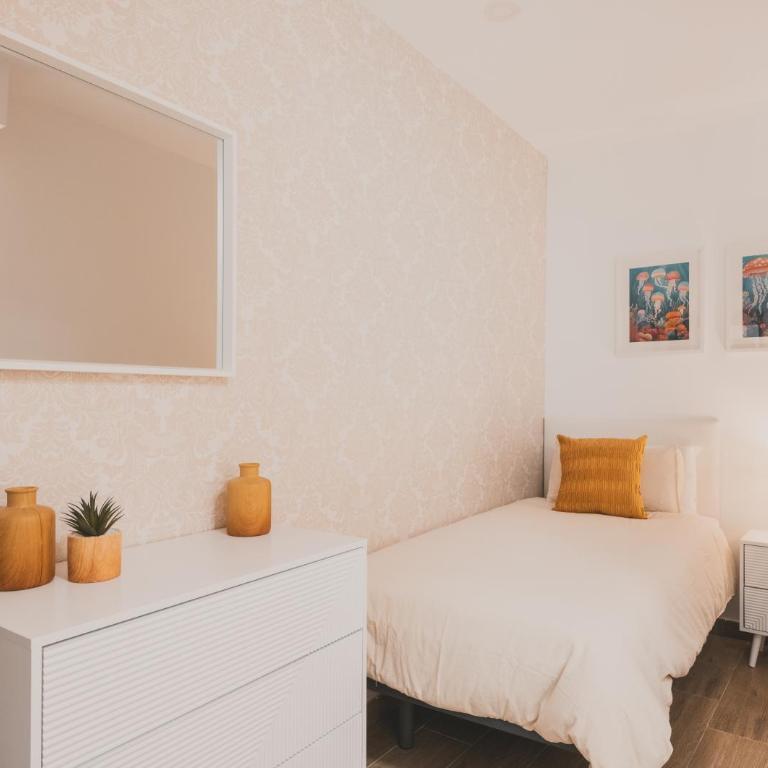 Apartamentos Santa Eugenia C - Three-Bedroom Apartment - 6