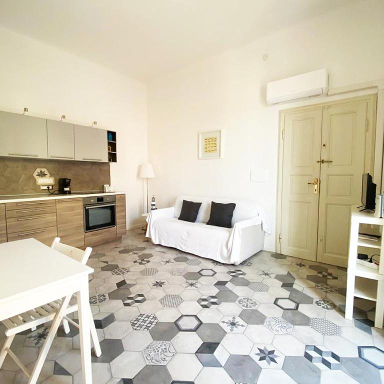 LaureLiving Holiday Home Margherita Centro - Appartamento con 1 Camera da Letto - 3