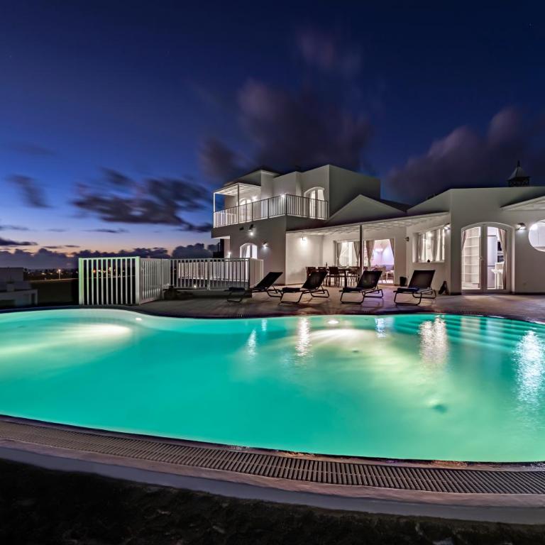 Ocean views and relax in Lanzarote - Three-Bedroom Villa - 3