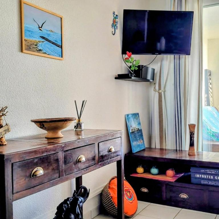 MOM' Blue Paradise Front De Mer 3 étoiles 61 m2 CAP'Diem 3 Clim - Idéal pr un Séjour de 15j ou plus ! Wifi, lit 160 - 4è Ascenseur, Parking, Piscine, Pétanque, Ping-pong - Pistes cyclables - Golf & Tennis à 10 mn - Apartment with Sea View - 19
