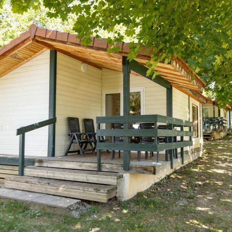 Camping Alpes Dauphiné - Two-Bedroom Chalet - 1