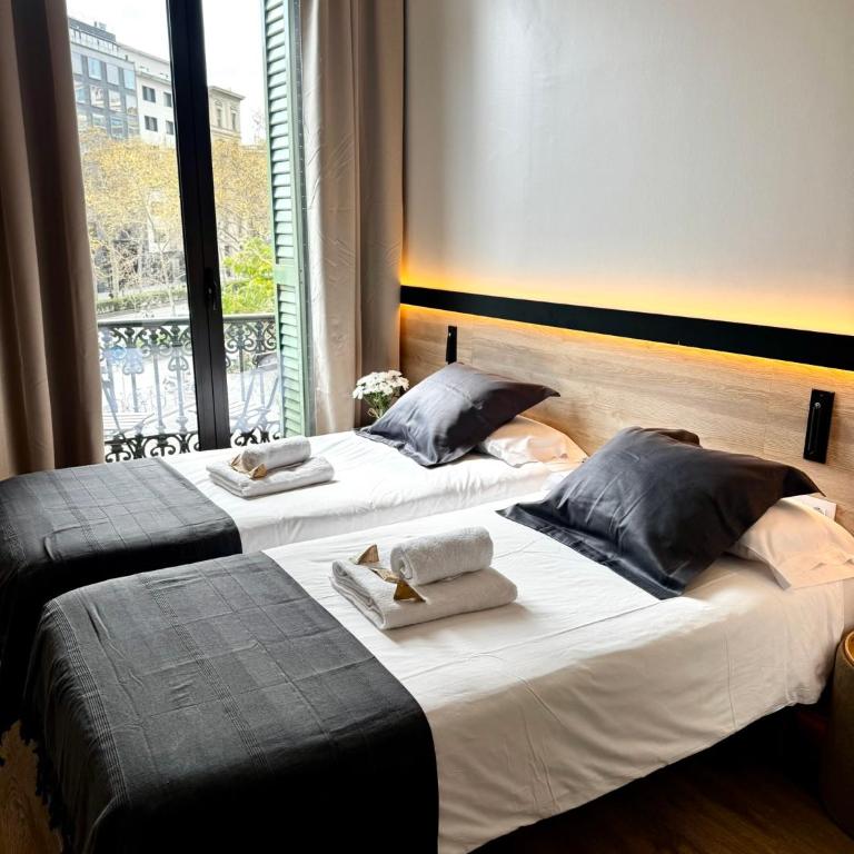 Hostalin Barcelona Gran Via - Double or Twin Room with Balcony - 3