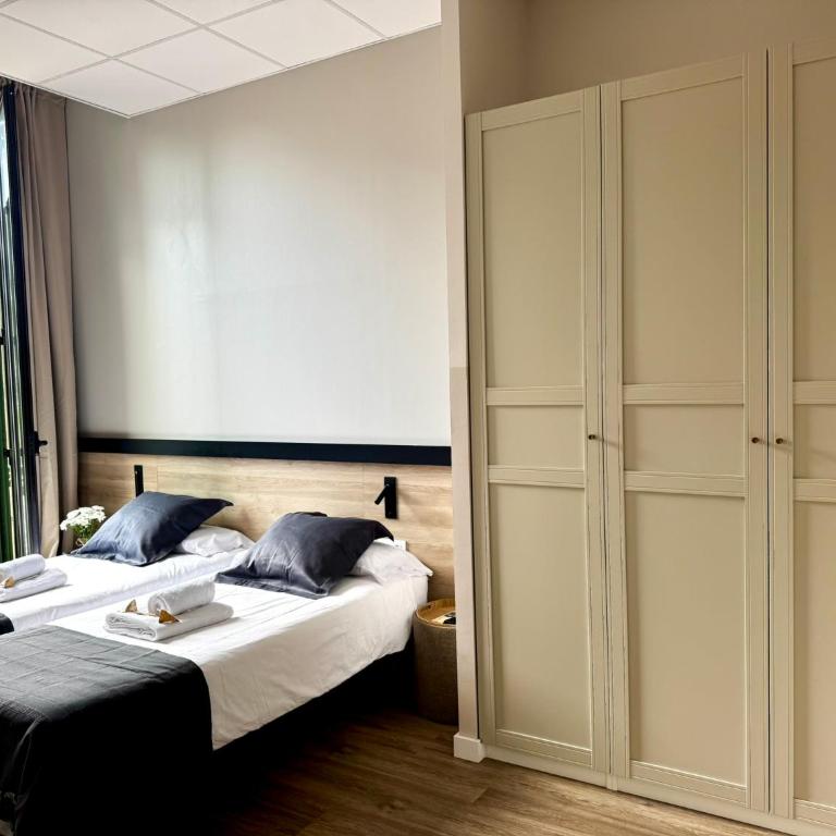 Hostalin Barcelona Gran Via - Double or Twin Room with Balcony - 8