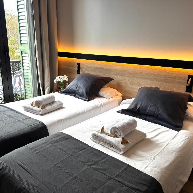 Hostalin Barcelona Gran Via - Double or Twin Room with Balcony - 7
